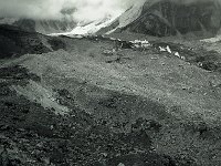 C01B15P11 28 : クンブ デブリ氷河