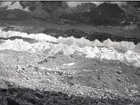 C01B16P05 03 : クンブ ベースキャンプ 氷丘 氷河