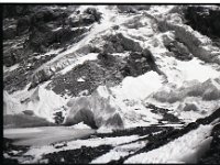 C01B16P05 10 : クンブ ベースキャンプ 氷丘 氷河