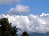 C10B02S26 03 : アンナプルナ, ポカラ, マチャプチャリ, 三峰, 積雲