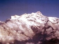 C10B02S27 08 : ヒマルチュリ, ポカラ・カトマンズ, マナスル三山, 航空写真, 雲