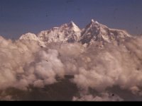 C10B02S27 09 : ツラギピーク, ポカラ・カトマンズ, マナスル, マナスル三山, 航空写真, 雲, Ｐ29