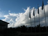 2008 08 21N01 013 : ポカラ 国際山岳博物館 庭 雲