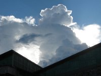 2008 08 21N01 015 : ポカラ 国際山岳博物館 庭 雲