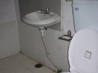 2009 04 25N01 003 : ドゥドゥコシ流域 パグディン・ナムチェバザール ロッジトイレ