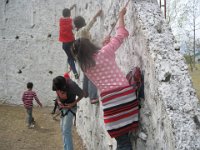 2010 03 06N01 019 : ドイツ人教師 ポカラ 国際山岳博物館 岩登り教室