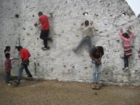 2010 03 06N01 022 : ドイツ人教師 ポカラ 国際山岳博物館 岩登り教室