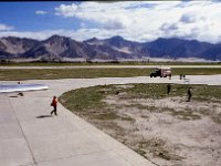 C04B02S11 06 : チベット, ツァンポー, ラサ空港, １９８０年チベット科学討論会