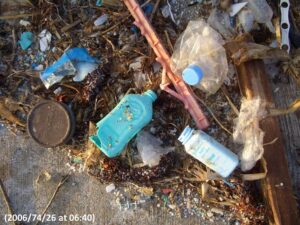 写真　阿嘉島の漂着ゴミ